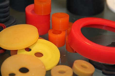  Rubber: Materiale Elastomero per Applicazioni Industriali di Alta Resistenza!